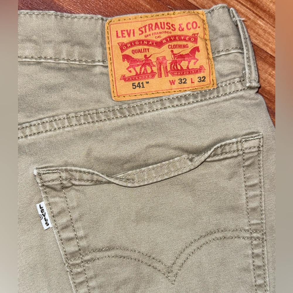 Levi's taper flex  Jeans in Light Brown